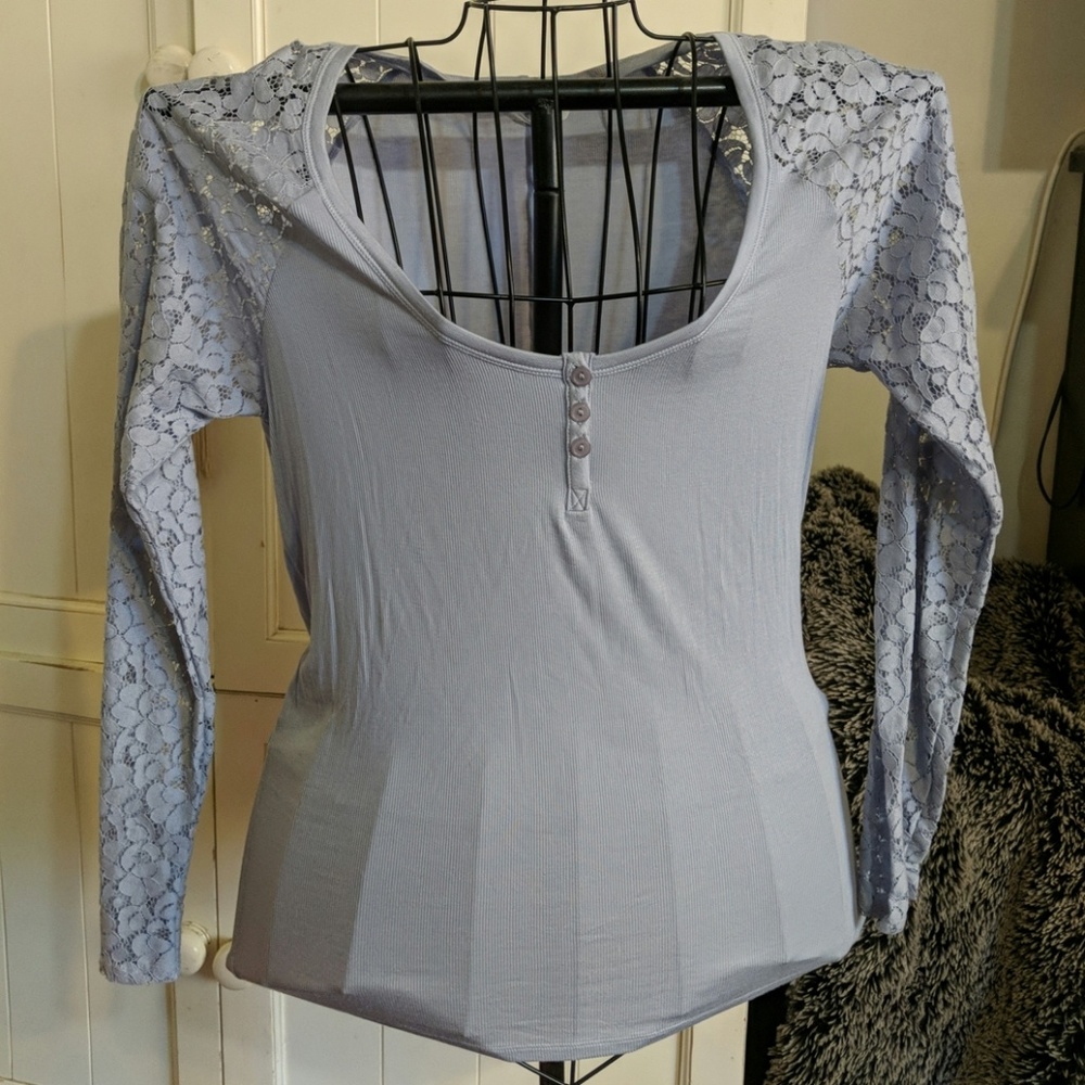 🔴LAST DROP🔴NWOT VS Lacey top💕